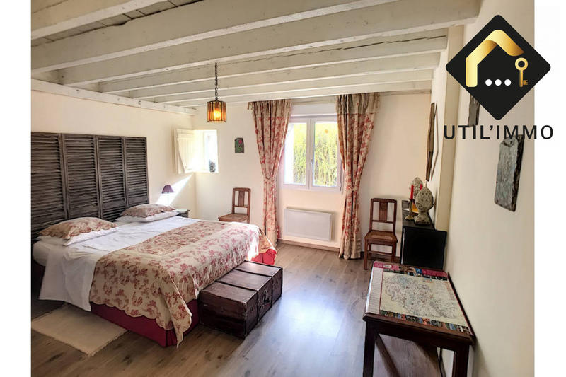 Maison - 1 062 m² - 13 pièces