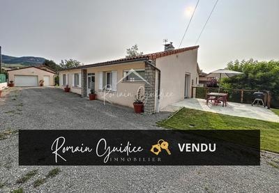 Maison - 140 m² - 5 pièces