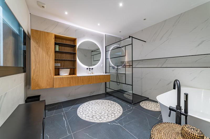 Maison - 365 m² - 8 pièces