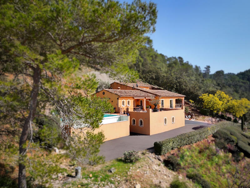 Maison - 230 m² - 6 pièces