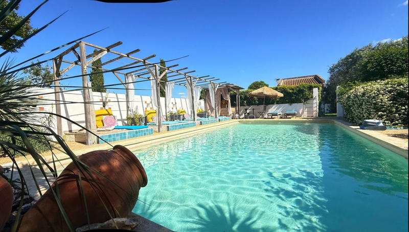 Mas - 580 m² - 20 pièces