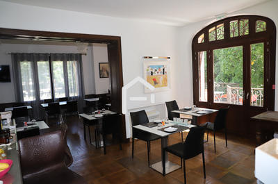 Maison - 1 000 m² - 28 pièces