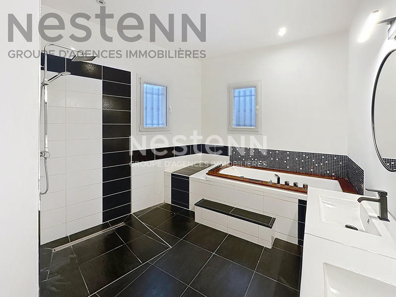 Maison - 235 m² - 7 pièces