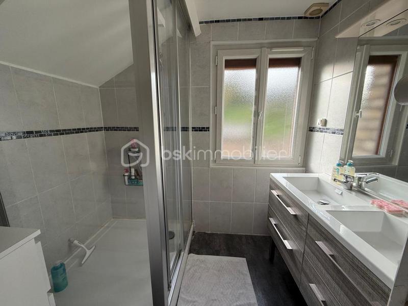 Maison traditionnelle - 139 m² - 6 pièces