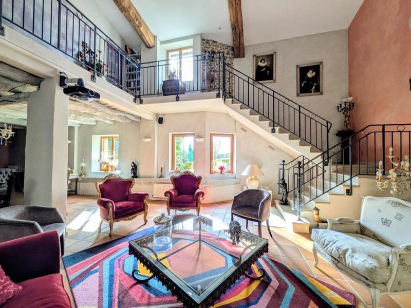 Propriété - 290 m² - 5 pièces