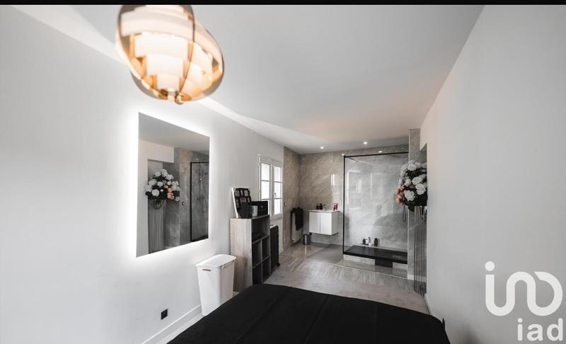 Maison - 298 m² - 10 pièces