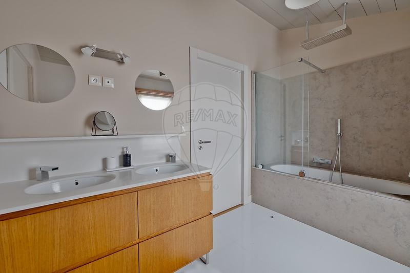 Propriété - 330 m² - 7 pièces