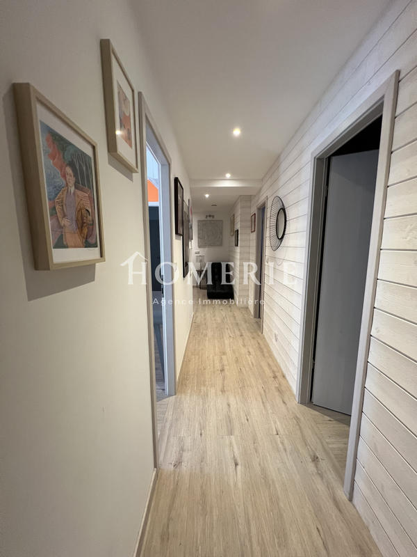 Maison - 232 m² - 7 pièces