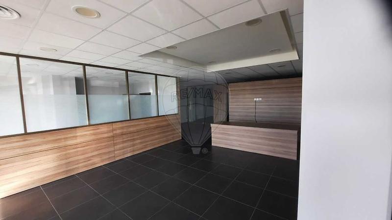 Local commercial - 200 m² - 1 pièce