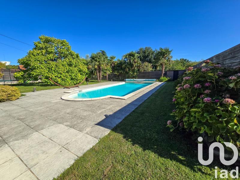 Maison - 238 m² - 8 pièces