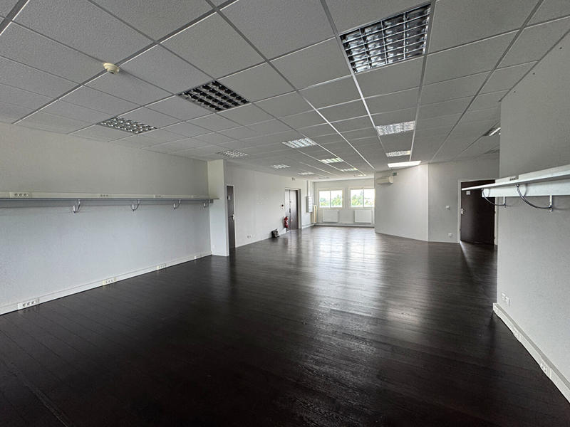 Local commercial - 160 m² - 1 pièce