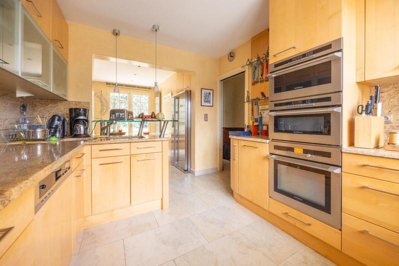 Propriété - 264 m² - 9 pièces