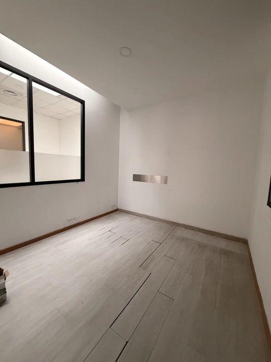 Bureau - 326 m² - 20 pièces