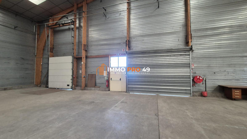 Entrepôt - 3 000 m²