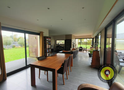 Maison - 215 m² - 6 pièces