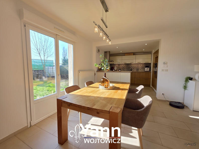 Maison - 97 m² - 5 pièces