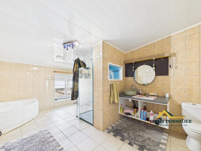 Demeure - 259 m² - 9 pièces