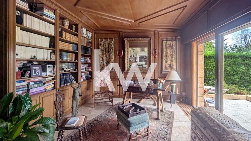 Maison - 180 m² - 8 pièces