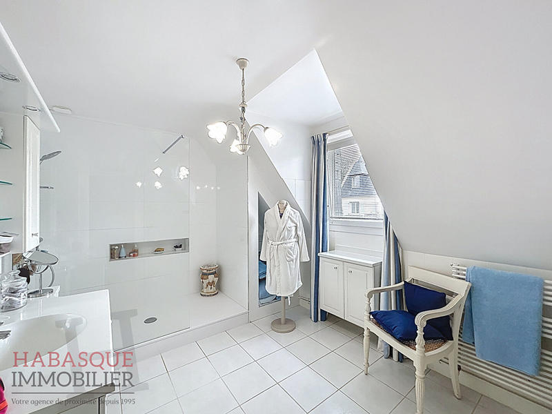 Maison - 180 m² - 8 pièces