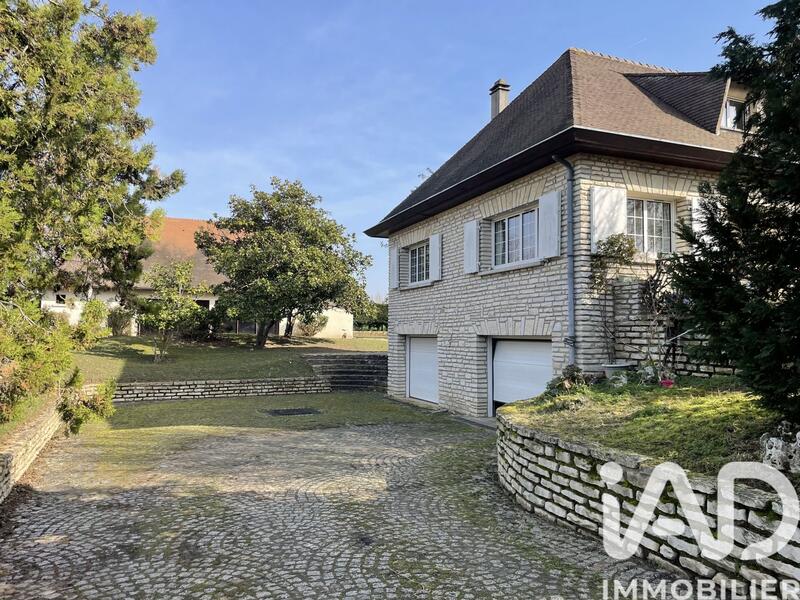 Maison - 208 m² - 7 pièces