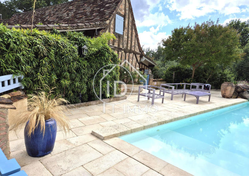 Maison - 274 m² - 13 pièces