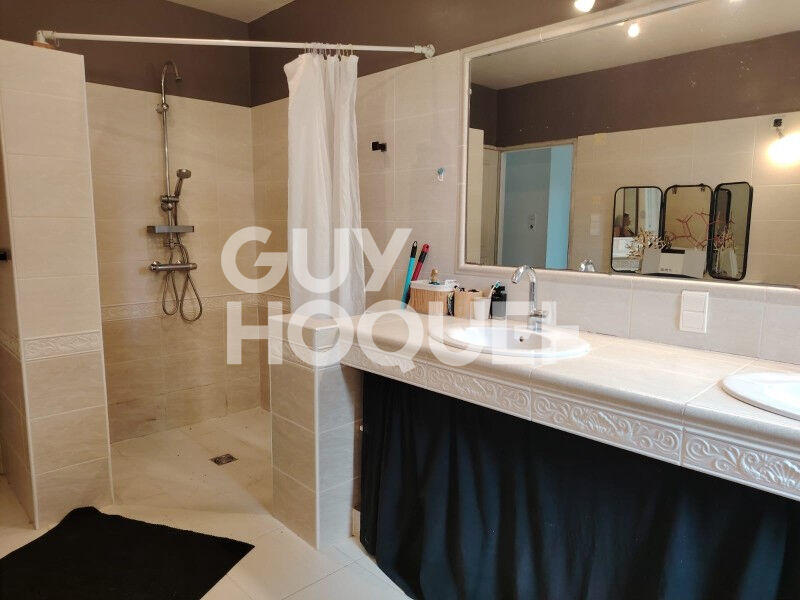 Maison - 280 m² - 6 pièces