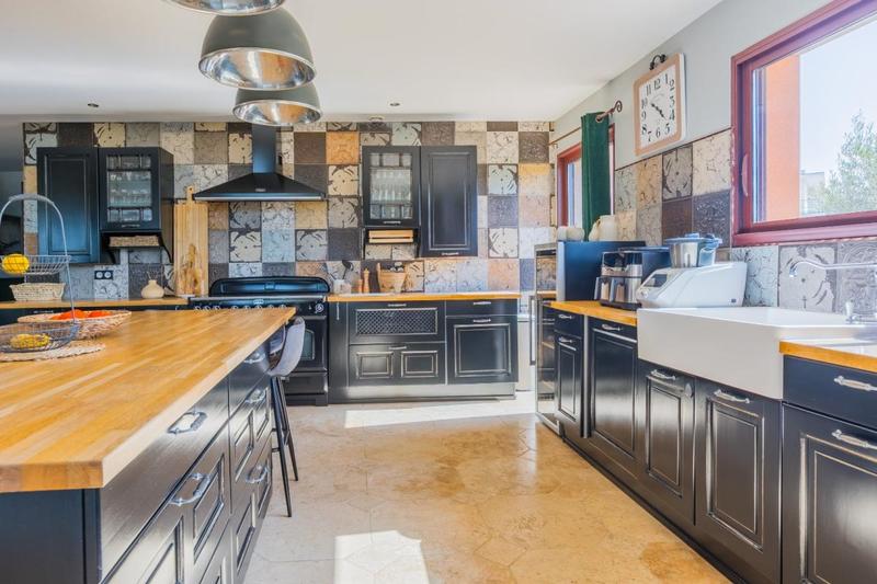 Demeure - 231 m² - 5 pièces