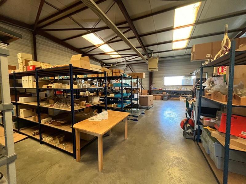 Local d'activité / Entrepôt - 1 000 m²