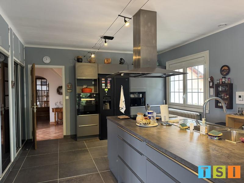 Maison - 365 m² - 7 pièces