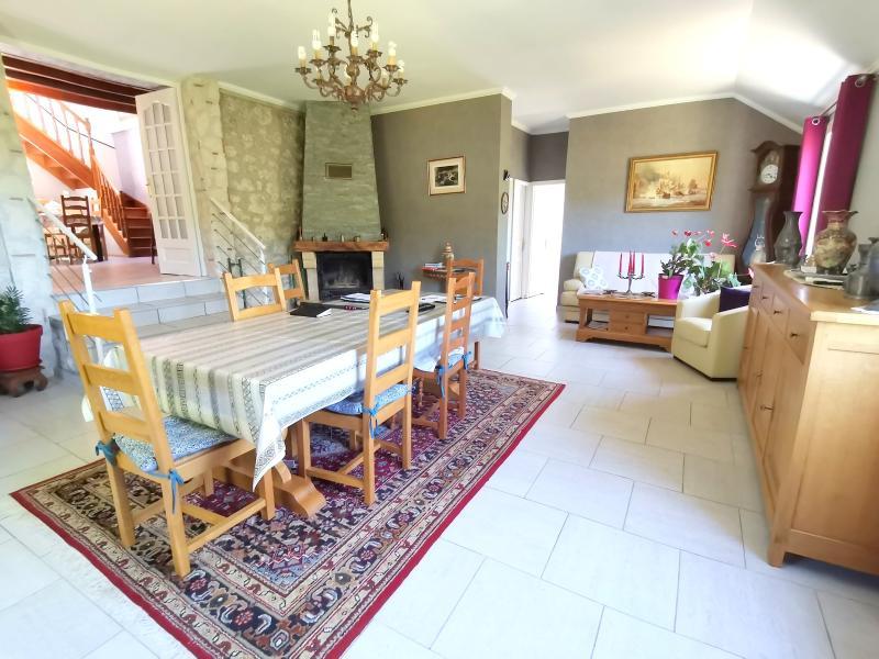 Maison - 218 m² - 7 pièces