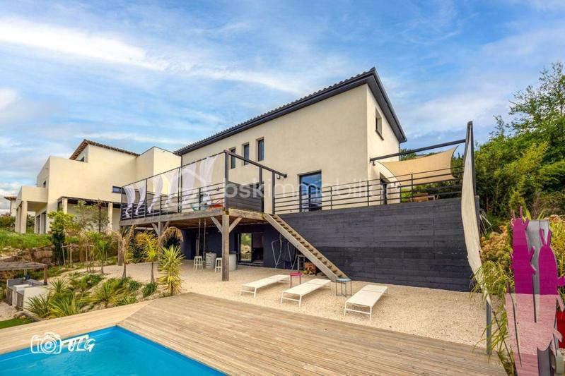 Maison - 208 m² - 6 pièces