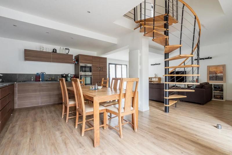 Maison - 137 m² - 8 pièces