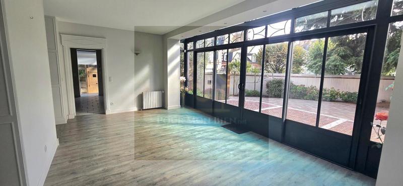 Hôtel particulier - 300 m² - 10 pièces