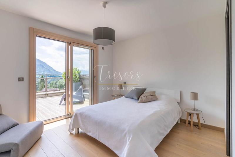 Maison - 160 m² - 8 pièces