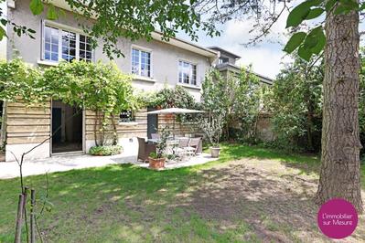 Maison - 250 m² - 7 pièces