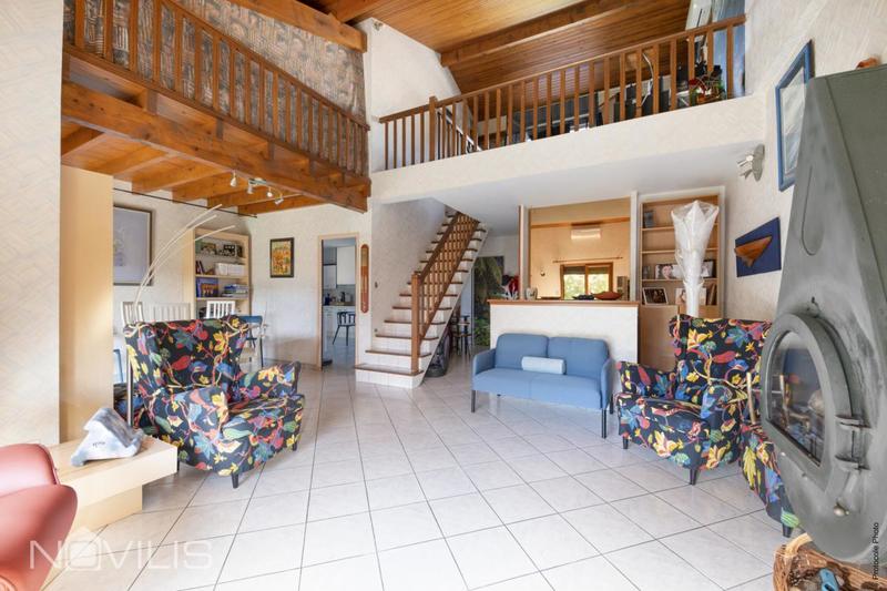 Maison - 215 m² - 9 pièces