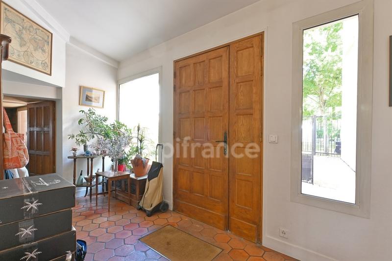 Maison - 230 m² - 9 pièces