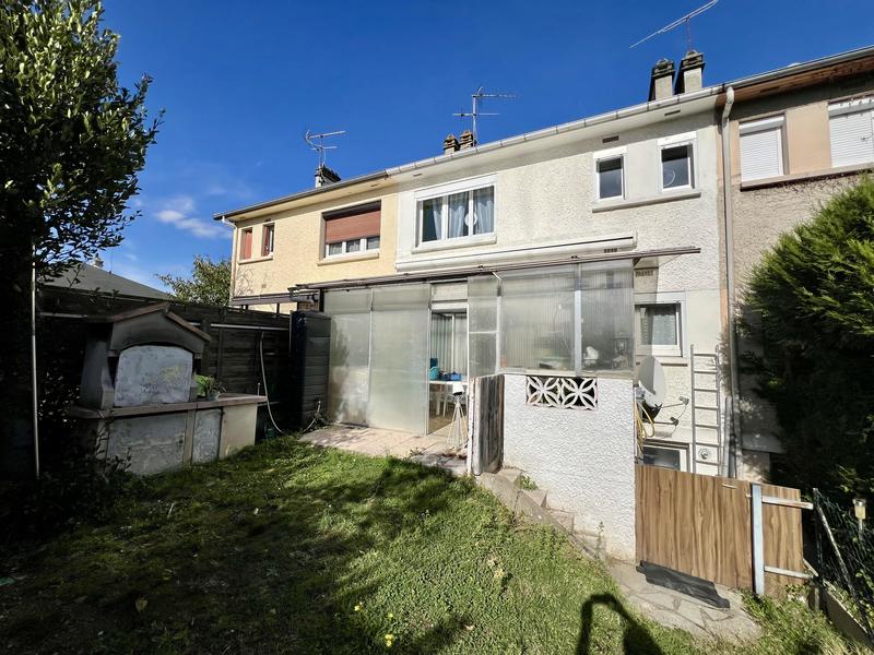 Maison - 90 m² - 5 pièces