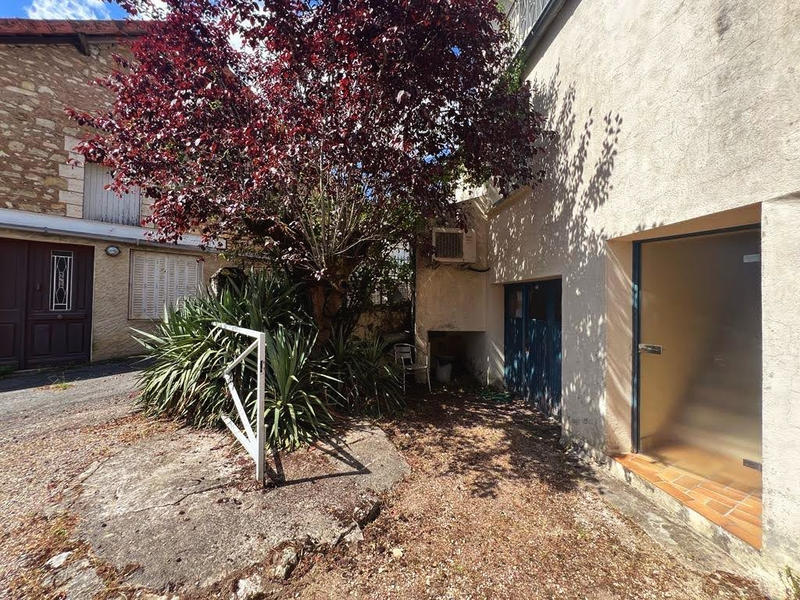 Maison - 377 m² - 12 pièces