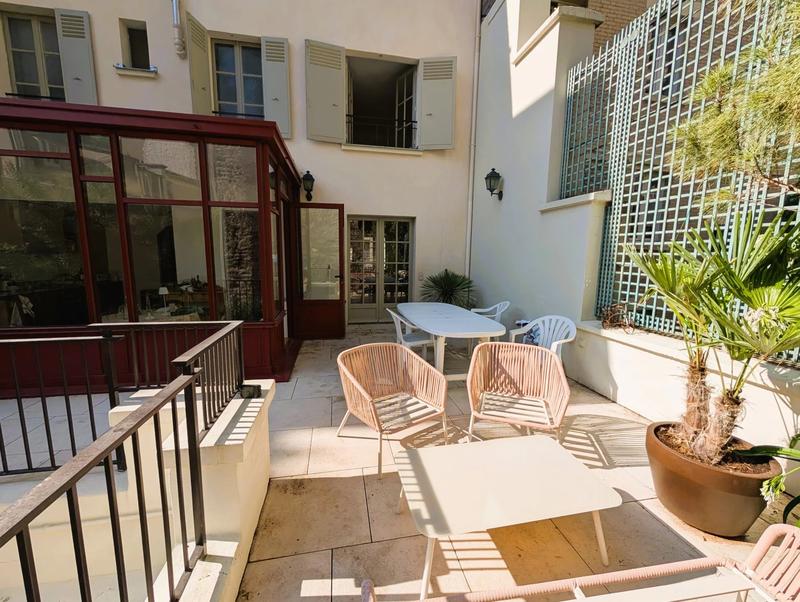 Appartement - 180 m² - 6 pièces