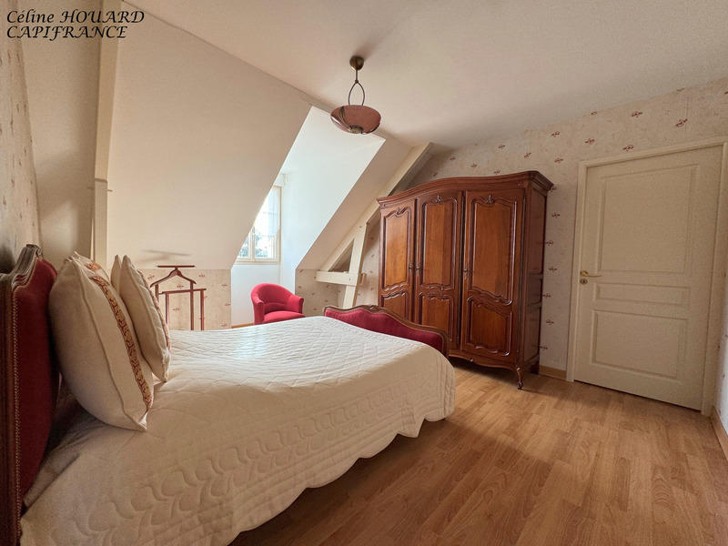 Maison - 270 m² - 9 pièces
