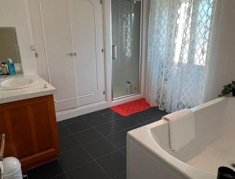 Maison - 302 m² - 9 pièces