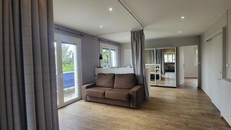 Maison - 214 m² - 7 pièces