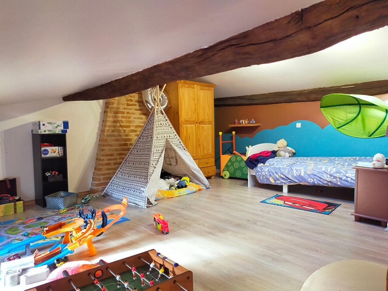 Maison - 239 m² - 8 pièces