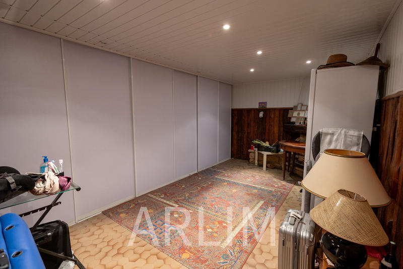 Maison - 141 m² - 9 pièces