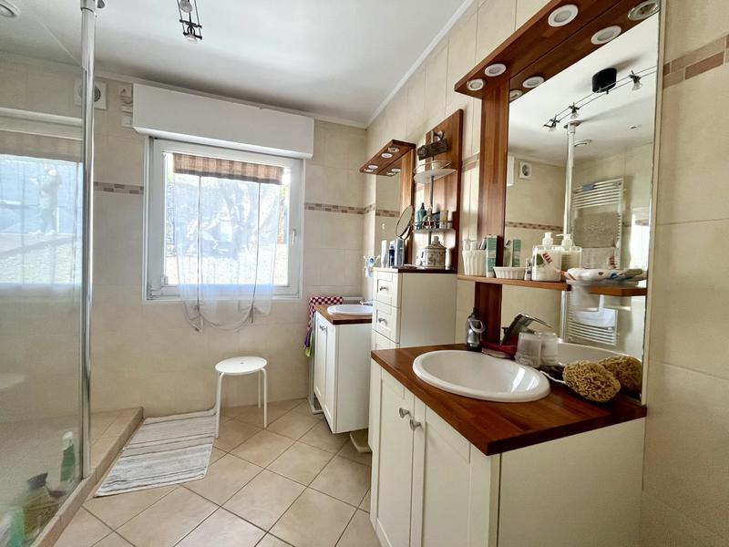 Maison - 220 m² - 9 pièces