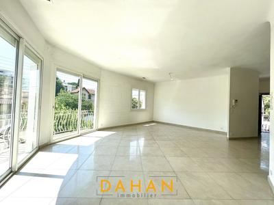 Appartement - 88 m² - 4 pièces