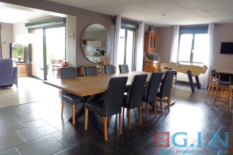 Maison - 213 m² - 10 pièces