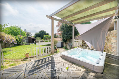 Maison - 220 m² - 8 pièces