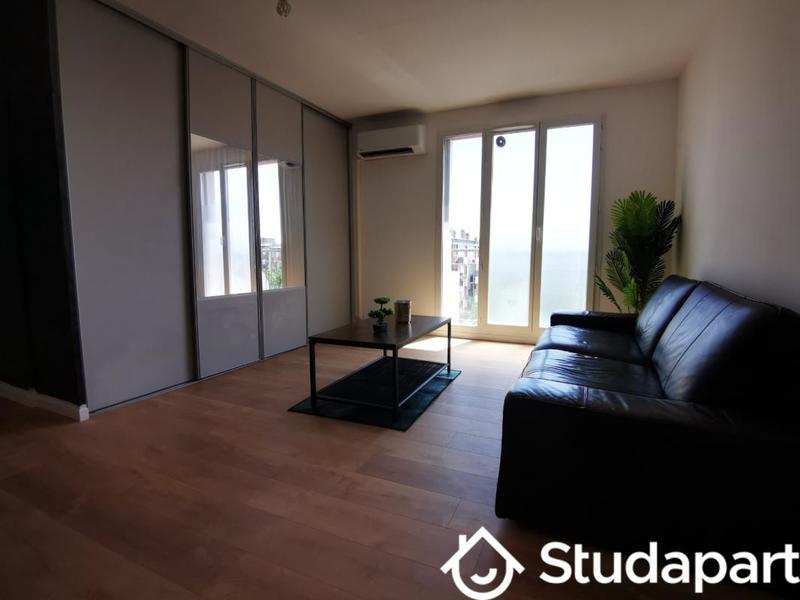 Chambre - 11 m² - 1 pièce